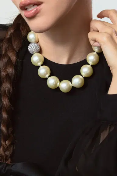 FANTASIA by DESERIO Ball Clasp Pearl Necklace | Thumbnail 4