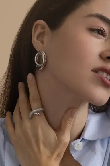 Engelbert 1920 Big Infinity Loop Earring | Thumbnail 3