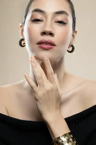 VERDURA Black Spinel Hoop Earrings | Thumbnail 2