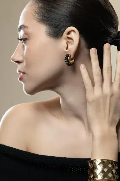 VERDURA Black Spinel Hoop Earrings | Thumbnail 4