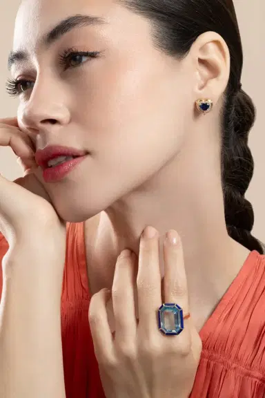 GOSHWARA Blue Sapphire Heart Medallion G-One Stud Earrings | Thumbnail 3 GOSHWARA Blue Sapphire Heart Medallion G-One Stud Earrings | Thumbnail 3