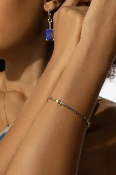 LISA NIK Blue Sapphire Ombre Bracelet - Yellow Gold | Thumbnail 3 LISA NIK Blue Sapphire Ombre Bracelet - Yellow Gold | Thumbnail 3