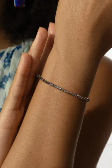 LISA NIK Blue Sapphire Ombre Bracelet - Yellow Gold | Thumbnail 4 LISA NIK Blue Sapphire Ombre Bracelet - Yellow Gold | Thumbnail 4
