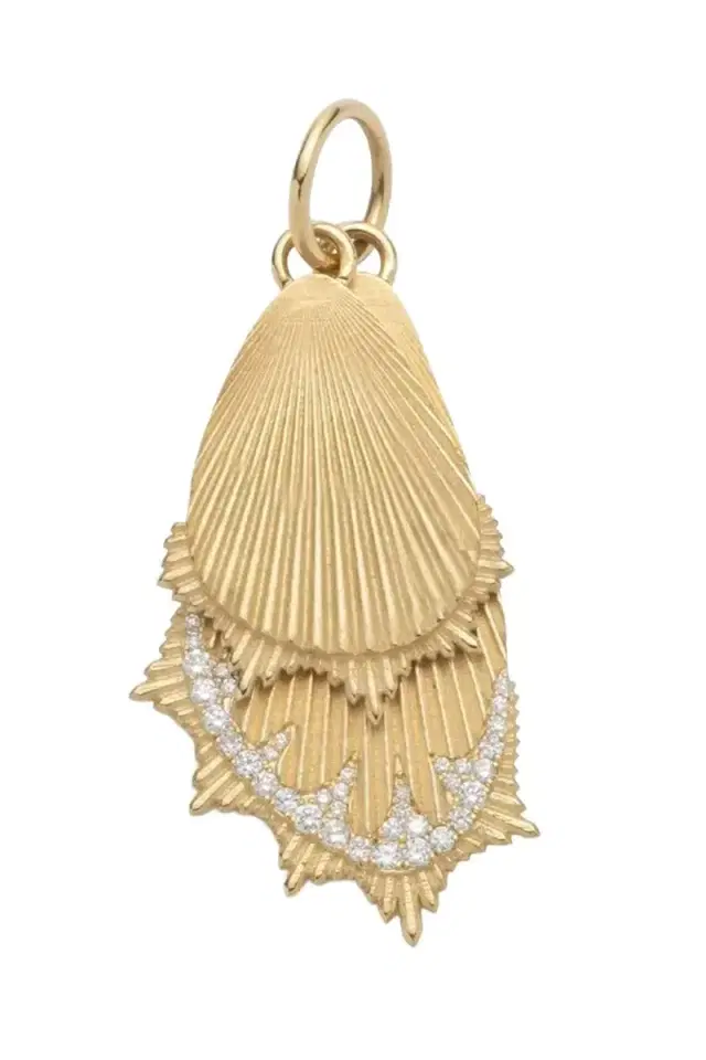 Foundrae Butterfly Wings - Large Medallion