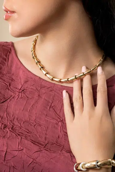 Vhernier Calla Midi Necklace | Thumbnail 2