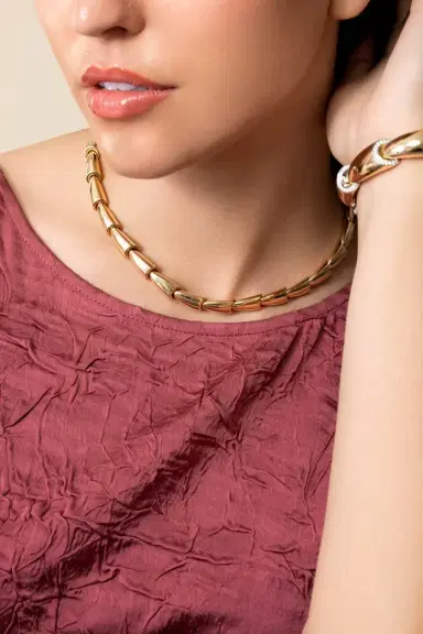 Vhernier Calla Midi Necklace | Thumbnail 3