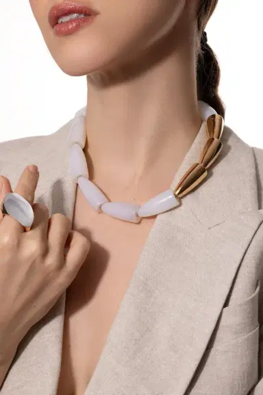 Vhernier Calla White Agate Necklace | Thumbnail 2
