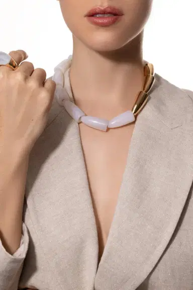 Vhernier Calla White Agate Necklace | Thumbnail 3