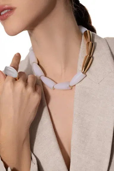 Vhernier Calla White Agate Necklace | Thumbnail 4