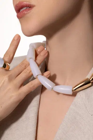 Vhernier Calla White Agate Necklace | Thumbnail 5