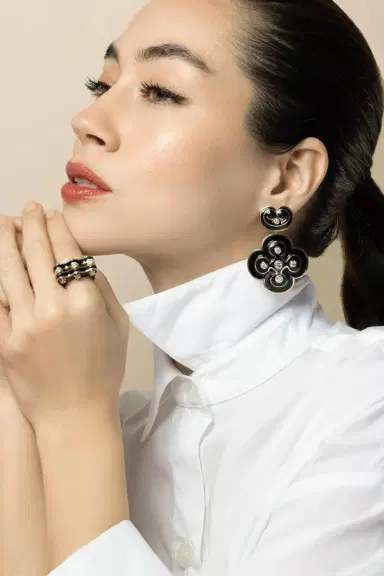 DAVID WEBB Diamond Black Quatrefoil Earrings | Thumbnail 3 DAVID WEBB Diamond Black Quatrefoil Earrings | Thumbnail 3