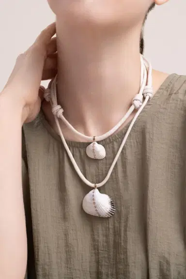DEZSO BY SARA BELTRÁN Diamond Edul Shell Charm | Thumbnail 3