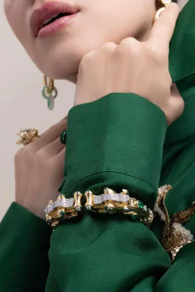 DAVID WEBB Diamond Emerald Makara Bracelet | Thumbnail 2 DAVID WEBB Diamond Emerald Makara Bracelet | Thumbnail 2