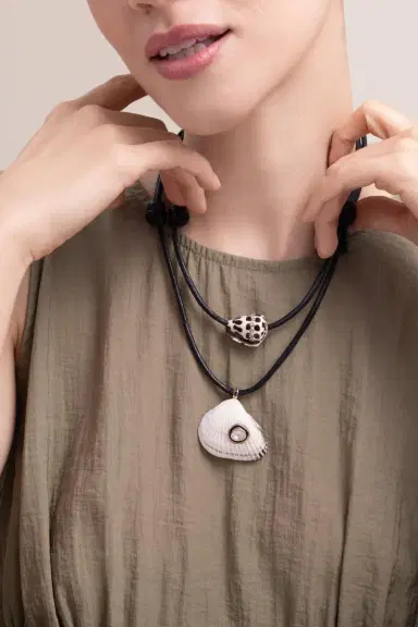 DEZSO BY SARA BELTRÁN Diamond Grande Conus Shell Necklace | Thumbnail 2