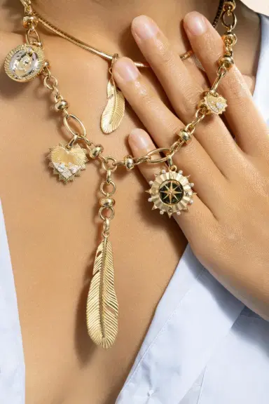 Foundrae Diamond Internal Compass Medium Medallion | Thumbnail 3
