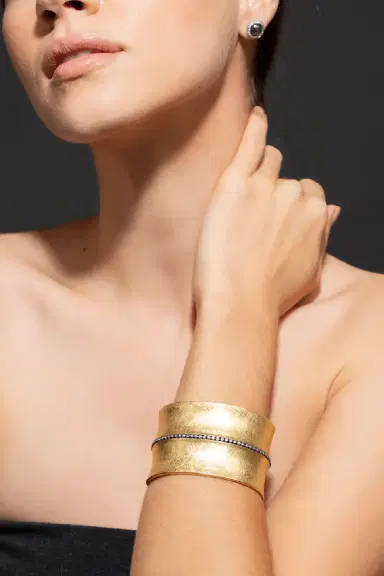 TODD REED Diamond Line Wide Gold Cuff | Thumbnail 3