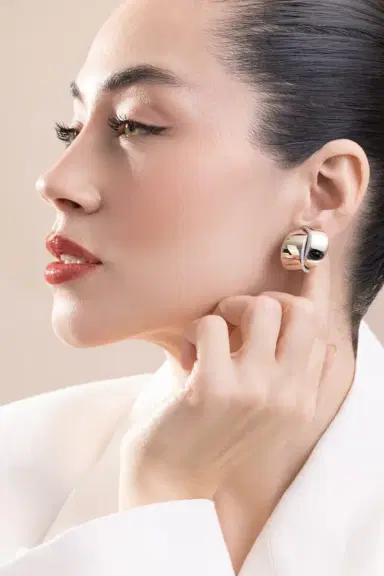 Vhernier Diamond Midi Abbraccio Earrings | Thumbnail 2