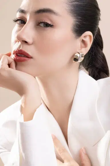 Vhernier Diamond Midi Abbraccio Earrings | Thumbnail 3