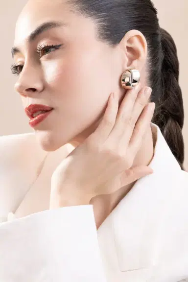 Vhernier Diamond Midi Abbraccio Earrings | Thumbnail 4