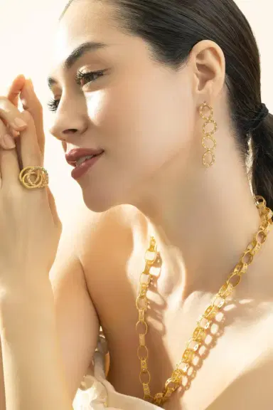Coomi Diamond Paisley Engraved Four Link Earrings | Thumbnail 3