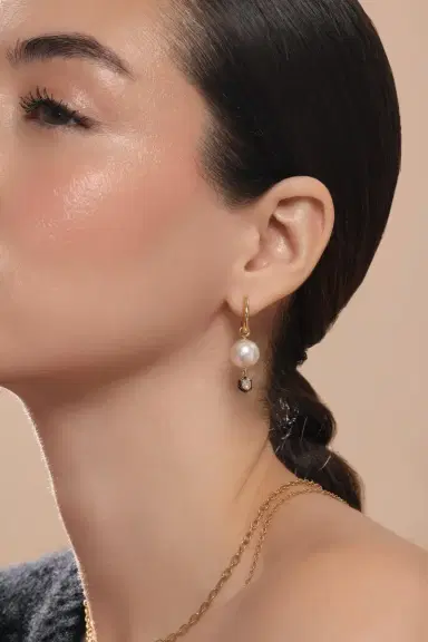 SUTRA Diamond Pearl Drop Earrings | Thumbnail 4