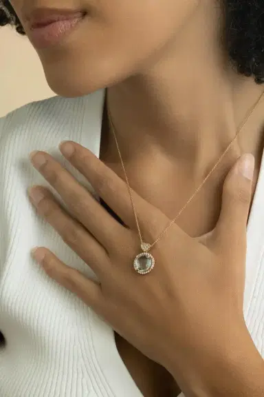 LISA NIK Diamond Quartz Round Necklace | Thumbnail 4