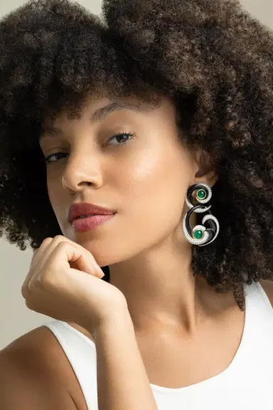 DAVID WEBB Emerald Black Great Waves Earrings | Thumbnail 4 DAVID WEBB Emerald Black Great Waves Earrings | Thumbnail 4