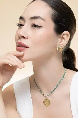 CAROL KAUFFMANN Emerald Étoile Laila Mini Earrings | Thumbnail 3
