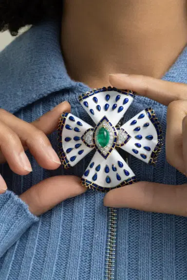 DAVID WEBB Emerald White Heraldic Brooch | Thumbnail 3