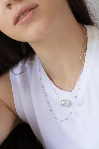 BAGGINS Floating Diamond Necklace | Thumbnail 2