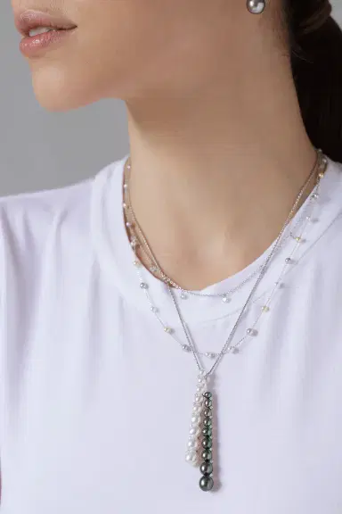 BAGGINS Floating Diamond Necklace | Thumbnail 3