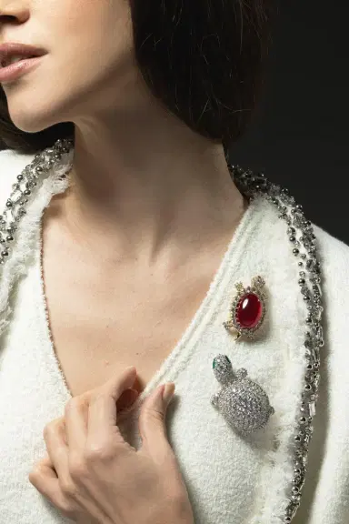 FANTASIA by DESERIO Green Eyed Turtle Brooch | Thumbnail 3