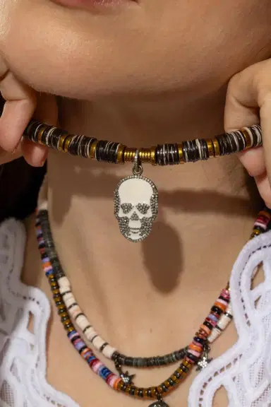 HIJAS DE PUKA Grey Shell White Skull Necklace | Thumbnail 3 HIJAS DE PUKA Grey Shell White Skull Necklace | Thumbnail 3