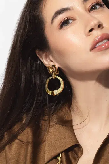 DAVID WEBB Hammered Square Nail Doorknocker Earrings | Thumbnail 4