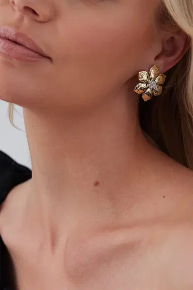 SARA WEINSTOCK Lierre Flower Earrings | Thumbnail 2