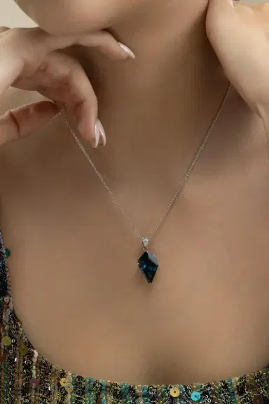 LISA NIK London Blue Topaz Kite Necklace | Thumbnail 4