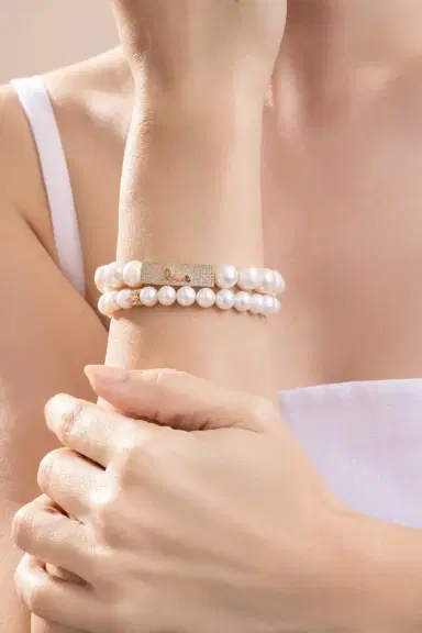 Sydney Evan Love Script Pearl Charm Bracelet | Thumbnail 4