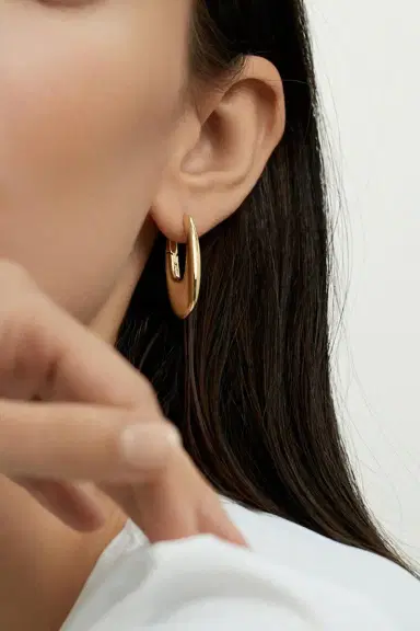 Melissa Kaye Medium Lulu Hoop Earrings | Thumbnail 2