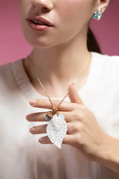 TAMARA COMOLLI Medium Mother of Pearl Carved India Pendant | Thumbnail 2 TAMARA COMOLLI Medium Mother of Pearl Carved India Pendant | Thumbnail 2