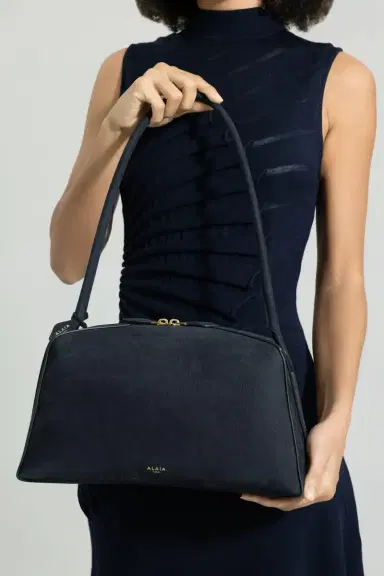 Alaïa Medium Shoulder Bag - Noir | Thumbnail 2 Alaïa Medium Shoulder Bag - Noir | Thumbnail 2