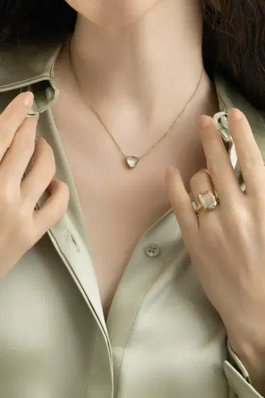 MORITZ GLIK Naipe Heart-ish Necklace | Thumbnail 3 MORITZ GLIK Naipe Heart-ish Necklace | Thumbnail 3