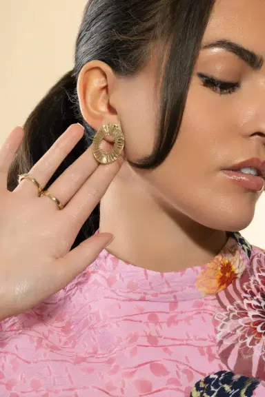 CAROL KAUFFMANN Oval Medium Explosion Earrings | Thumbnail 4