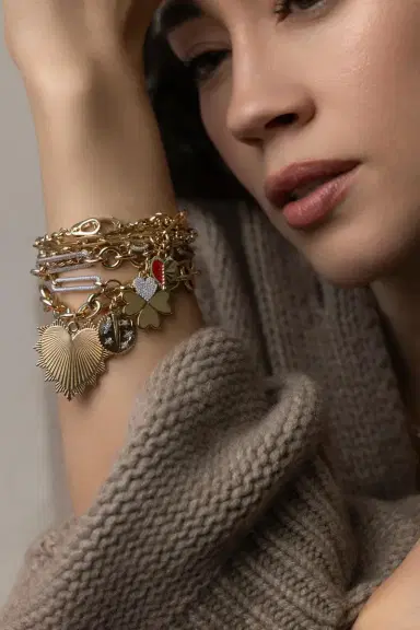 Foundrae Oversized Heart Token Clip Bracelet | Thumbnail 4