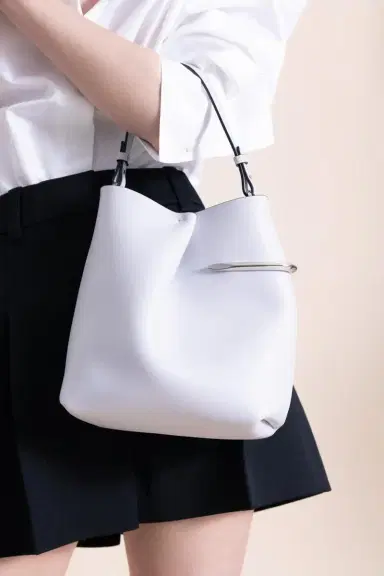 Givenchy Pinch Me Pouch | Thumbnail 2