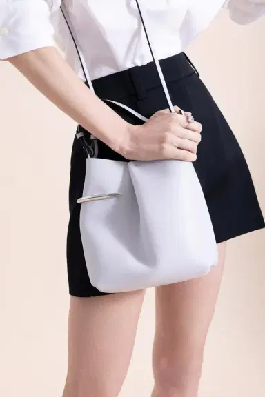 Givenchy Pinch Me Pouch | Thumbnail 4