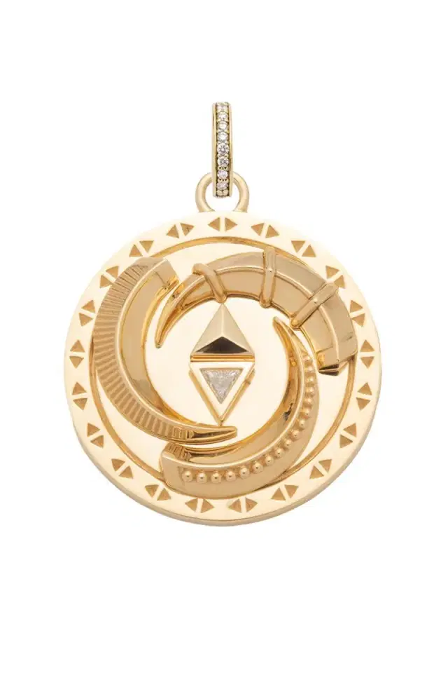 Foundrae Protection La Loba Claw Triskele Large Medallion