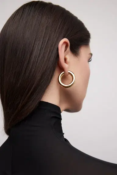 Jennifer Fisher Samira Hinged Huggie Earrings - Yellow Gold - 0.75in | Thumbnail 2