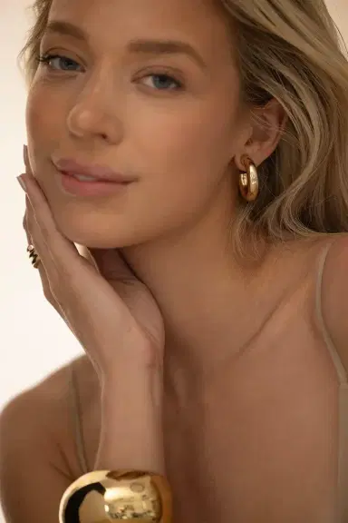 Jennifer Fisher Samira Huggie Earrings - Yellow - 1in | Thumbnail 3
