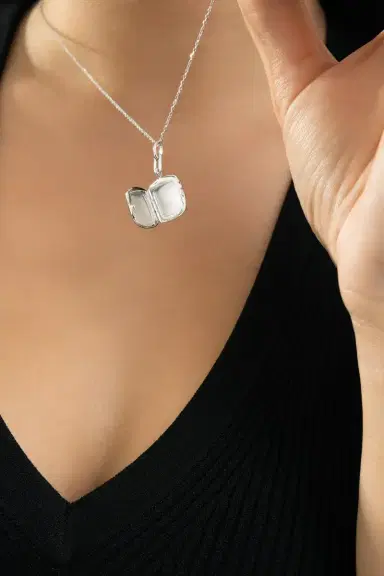 MONICA RICH KOSANN Slim Cushion Viv Locket Necklace | Thumbnail 3 MONICA RICH KOSANN Slim Cushion Viv Locket Necklace | Thumbnail 3