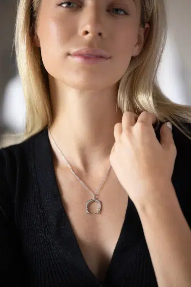 Sylva & Cie Small Horseshoe Pendant Necklace | Thumbnail 3
